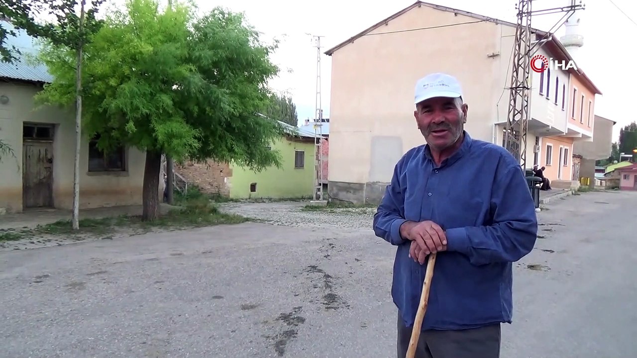 Karşısına çıkan ayıya bakın neler yaptı! "Ayıya bak ayıya"