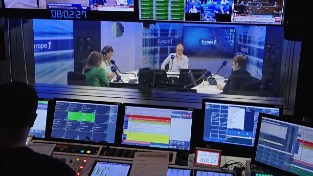 «Gouvernement d'union nationale» : quelle idée se cache derrière la tête d'Emmanuel Macron ?