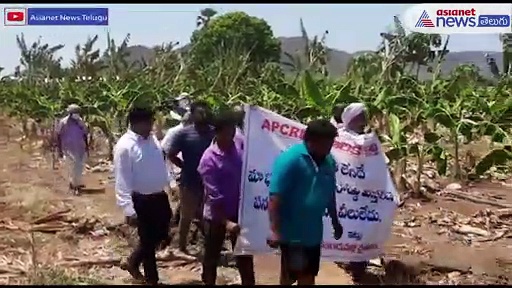 కరకట్ట రోడ్డు విస్తరణ పనులను వ్యతిరేకిస్తూ... పొలాల్లో ప్లెక్సీలతో బాధిత రైతుల వినూత్న నిరసన 