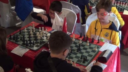 Satranç turnuvasında kıran kırana mücadele