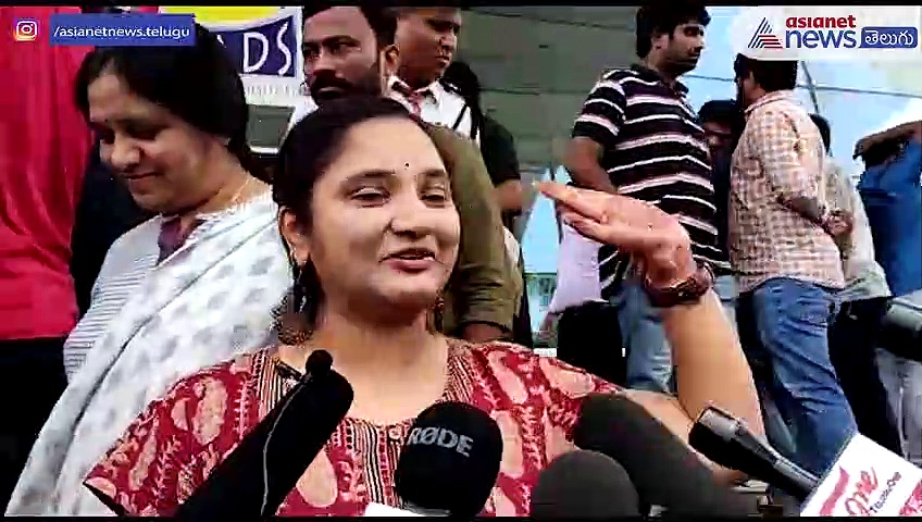 గాడ్సే మూవీ పబ్లిక్ టాక్ : మా గవర్నమెంట్ ఎలా ఫలిస్తుందో కళ్ళకు కట్టినట్టు చూపించాడు, సూపర్ సెటైర్