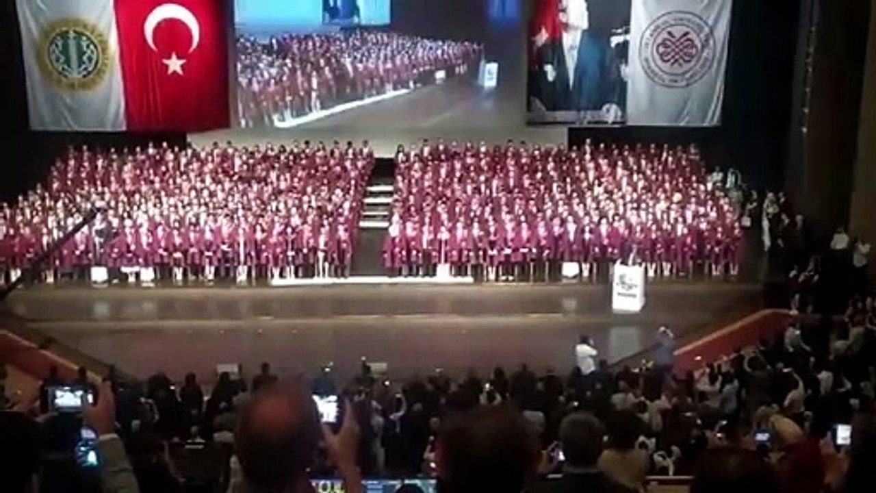 Çapa Tıp Fakültesi öğrencileri Hipokrat Yemini sansürünü deldi