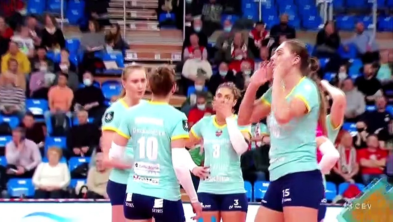 FULL VIDEO Yulia Gerasimova cheers up - Hot dances of Ukrainian women on volleyball