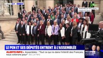 Les 89 députés RN posent devant l'Assemblée nationale avant d'y faire leur entrée