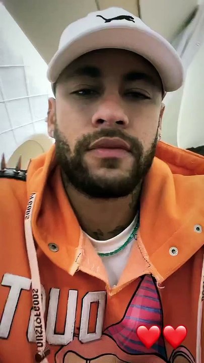Après un atterrissage d'urgence de son jet privé au Brésil, le footballeur Neymar rassure ses fans: "Tout va bien, c'était juste une frayeur !" - Regardez