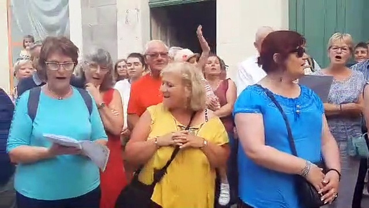 Ambiance pour la fête de la musique 2022 à La Ferté-Bernard avec les chants de Marie-Laure Thébault