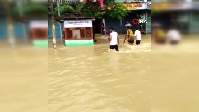 Muson yağmurları sürüyor: Ölü sayısı artıyor