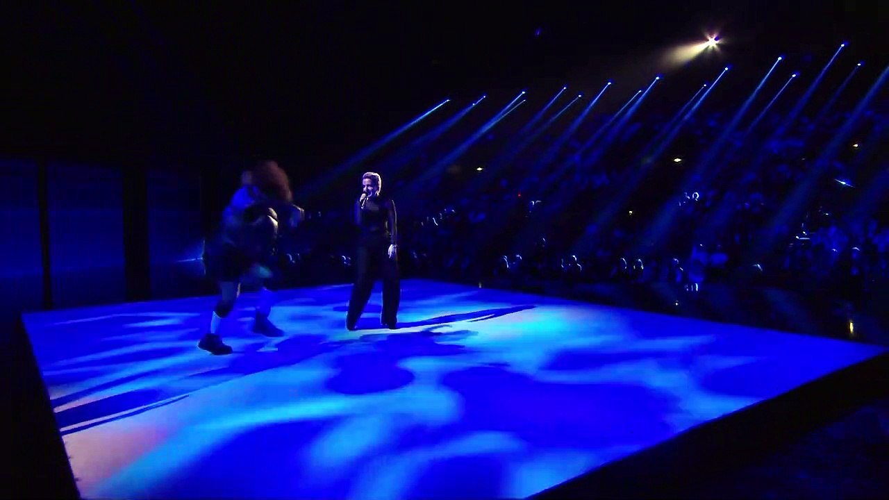 Jeanne Added chante "Mutate" aux Victoires de la Musique