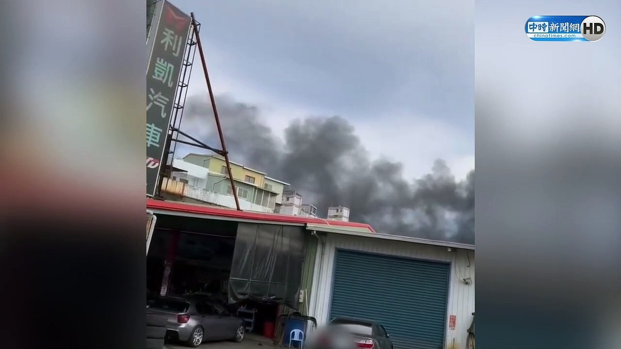機件噴飛砸穿民宅鐵捲門