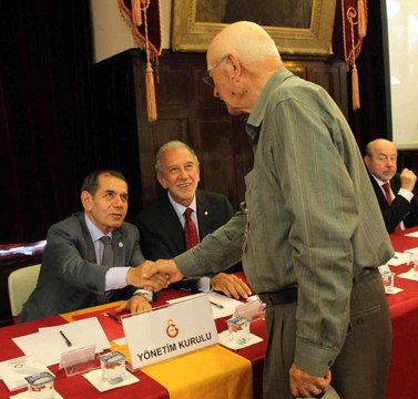 Galatasaray divan kurulu toplantısı başladı