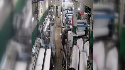 Film gibi hırsızlık kamerada! Sürünerek içeri girdi, yüz yüze gelince…