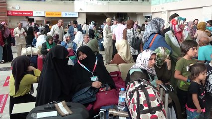 Hacı adayları uğurlanıyor: Elazığ'dan ilk kafile çıktı