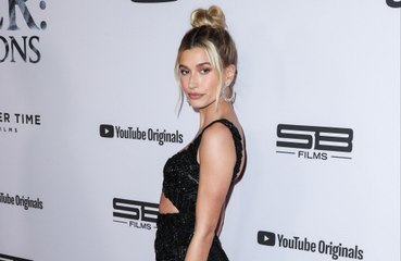 Hailey Bieber: demandada por el uso de una marca registrada para su línea de cosméticos