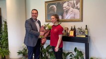 Dünya Şampiyonu Cimnastikçi Ayşe Begüm Onbaşı'dan Akhisar Belediye Başkanı Dutlulu'ya Ziyaret