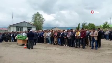 AK Partili Meclis üyesi gözyaşları ve dualarla uğurlandı