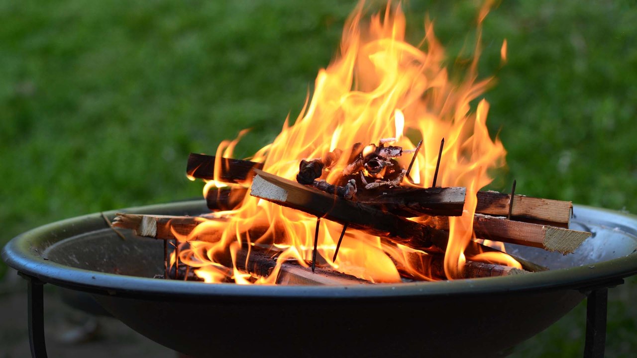 Feuerkörbe im Garten? Darauf solltet ihr achten