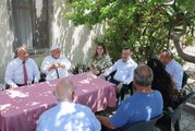 Cumhurbaşkanı Yardımcısı Oktay, KKTC'li aileyi evinde ziyaret etti