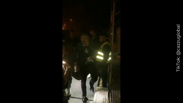 ¿Belinda quedó en el pasado? Christian Nodal y Cazzu son captados besándose