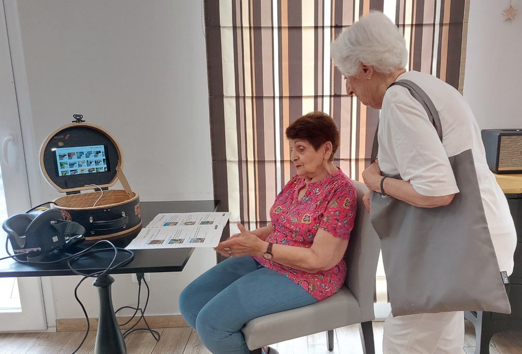 Nantes : des casques VR pour faire voyager les résidents seniors hors les murs