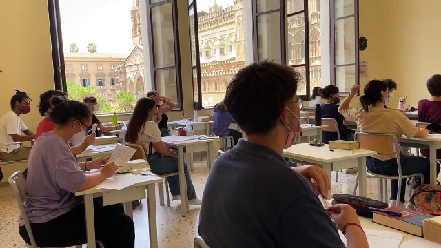 Maturità, il ritorno alla prova scritta: Tracce facili, vincono Segre e Verga