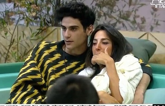 אופק אומר לטליה שהיא לא נותנת לו חום בחזרה. טליה עונה שהיא קרה אבל בסוף זה משתחרר לה