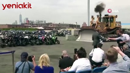 Kullanımı yasak araçlar buldozerle kağıt gibi böyle ezildi!