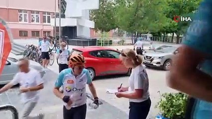 Afrikalı çocuklar için pedal çeviriyorlar