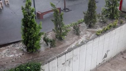 Havza'da sağanak ve dolu etkili oldu