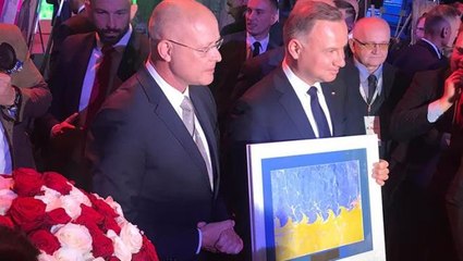 Suna Koçal Polonya'da mülteci çocuklarla ebru yaptı