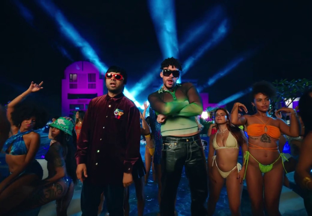 BAD BUNNY ft CHENCHO CORLEONE " Me Porto Bonito " (Video 2022).