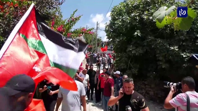 الفلسطينيون يشيعون جثمان الشهيد علي حرب في بلدة اسكاكا