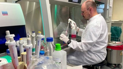 الوكالة البريطانية للصحة العامة توصي بإعطاء المثليين لقاح جدري القرود