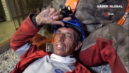 Yangının gönüllü kahramanları! Hayatları pahasına ormanı korumaya çalışıyorlar