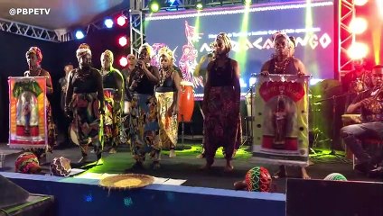 NEGRO POR NEGRO NA PRAÇA DA BIBLIOTECA EM ITAMBÉ