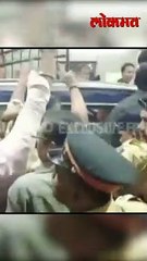 Aaditya Thackeray Matoshreeबाहेर आले, कारमधून उतरले, शिवसैनिकांमध्ये मिसळले #Shorts