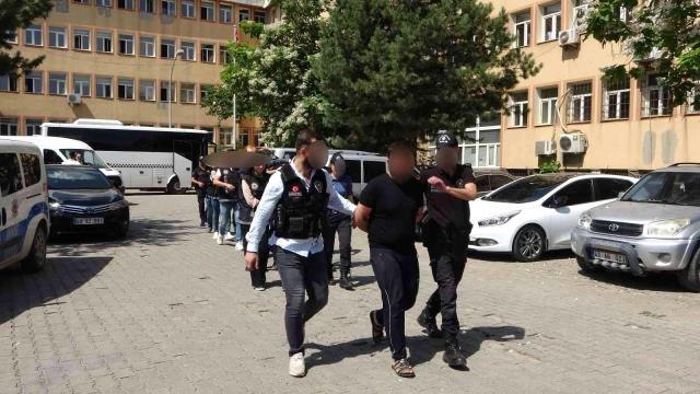 Son dakika haber! Eroini Erol Abi', metamfetamini 'Metin Abi' şifresiyle pazarlayan 4 torbacı tutuklandı