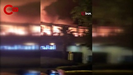 Küçükçekmece'de alışveriş merkezinde yangın paniği