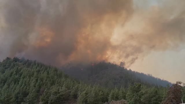 Lucha contra las llamas en Turquía