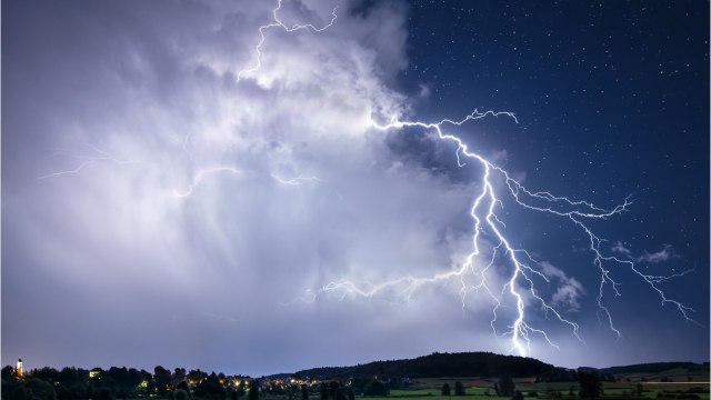 Alerte météo : 25 départements placés en vigilance orange pour orages violents ce jeudi et vendredi