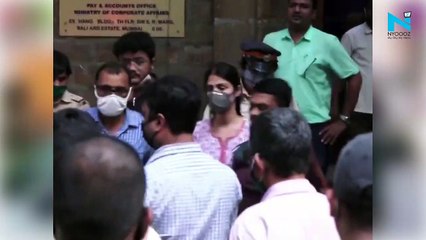 Video herunterladen: NCB files draft charges against Rhea Chakraborty in drugs case linked to Sushant Singh Rajput’s death