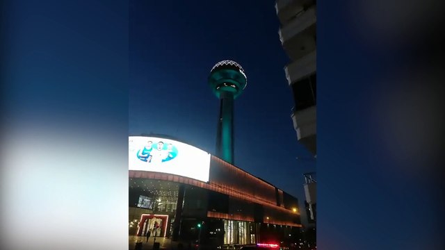 Prens Selman'ın ziyareti nedeniyle Atakule'ye, Türkiye-Suudi Arabistan Dostluğu'' yazıldı