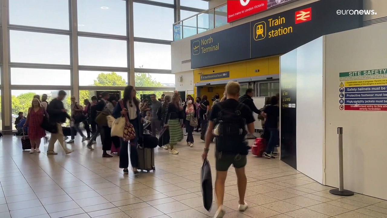 Regno Unito: secondo sciopero dei treni, lite governo-sindacati. E sabato, terzo stop