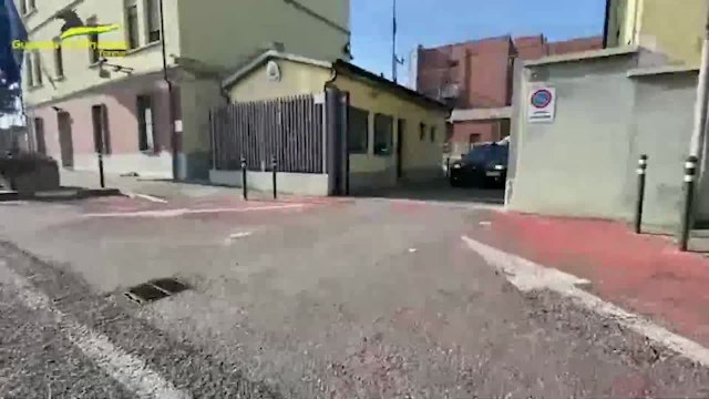 Frode da 30 milioni, sequestrati articoli di telefonia e abbigliamento