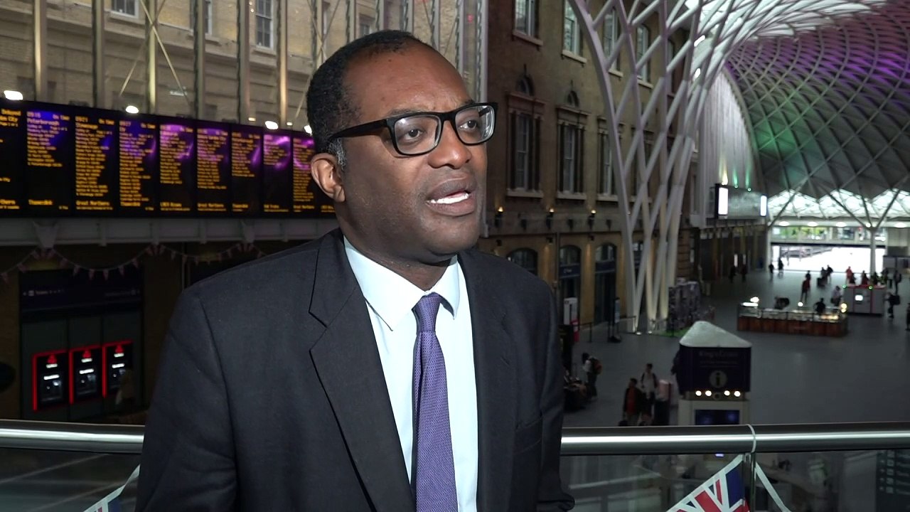 Minister announces plan to use agency staff during strikes