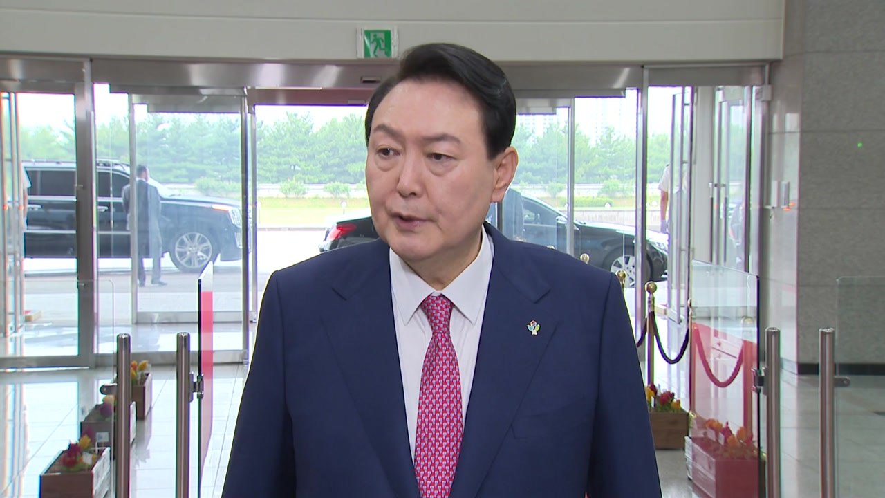 尹 "BTS 병역, 지금 언급할 사안 아냐...국민 여론 따라" / YTN