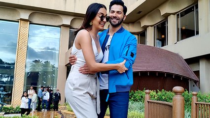 Varun Dhawan ने बीच Road Kiara Advani को मारा धक्का,गिरते-गिरते Video Viral । *Entertainment