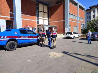 Jandarma firari hükümlüyü kıskıvrak yakaladı