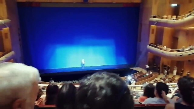 AKM'de Emine Erdoğan protestosu: Alkışlar ve 'yuh' sesleri yükseldi