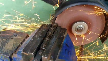 Ide gila dari tukang las ini, membuat pengunci pintu yang tidak biasa