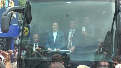 İYİ Parti Genel Başkanı Akşener'den esnaf ziyareti